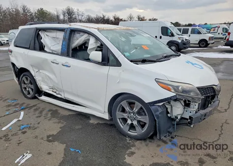 2018 Toyota Sienna Se z USA, uszkodzony, nr VIN 5TDXZ3DCXJS953016